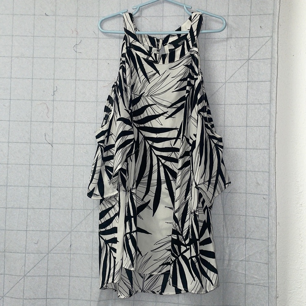 Black and white palm printed tank with sleeve cut outs.